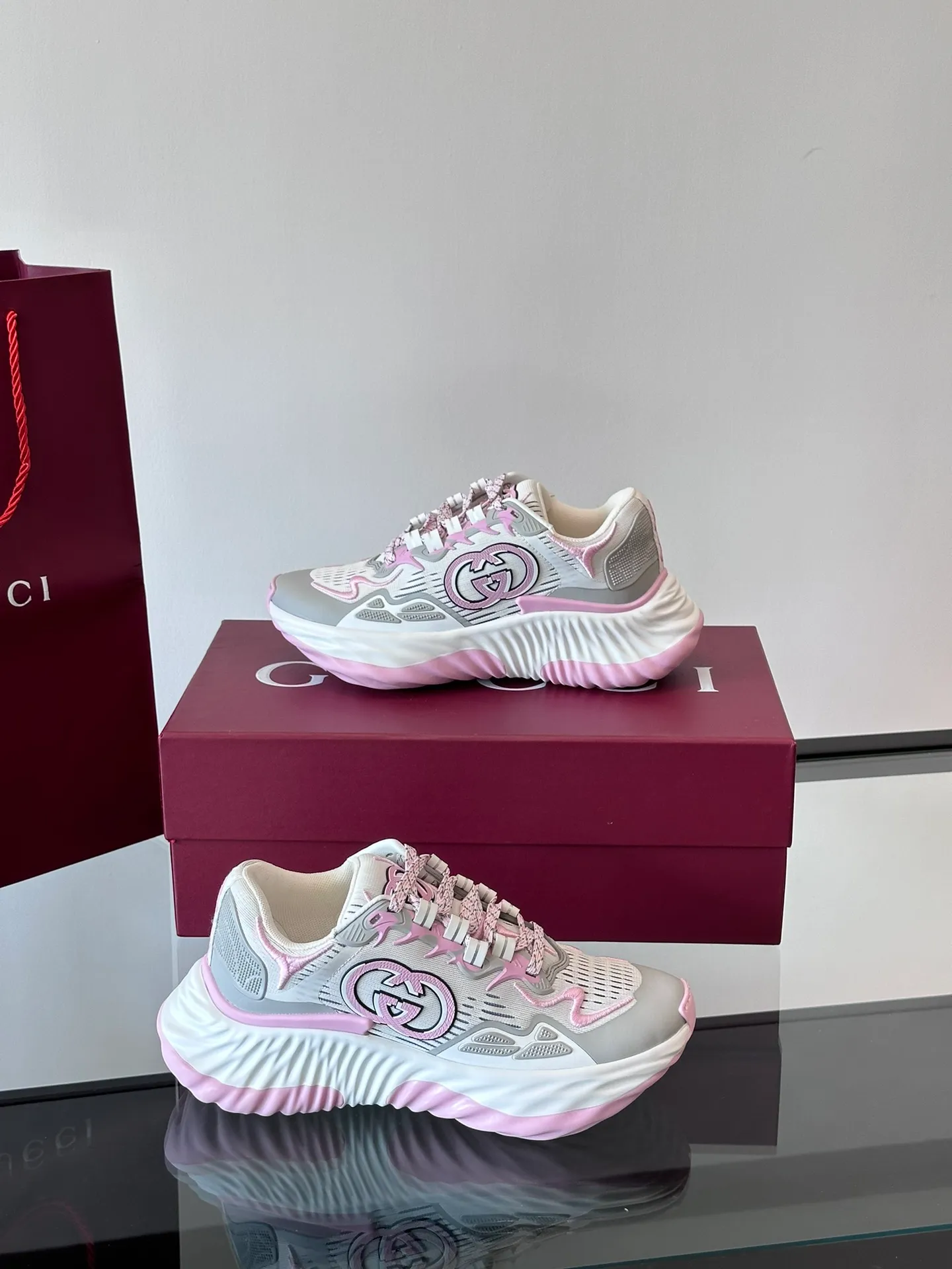 Men's Men's Shoes💰p760 "Gucc*" Ri Men's Men's Shoes💰p Men's Men's Shoes💰ple Series 2024ss👫Couple Style Casual Sports Shoes, buy the original and accurately reproduce it! Restore the quality of details, Gucci Ri men's shoes 💰p men's shoes 💰ple series sports shoes are made with innovative stitching technology to create a flowing texture like water. The leather design is paired with three-dimensional interlocking Double G leather patches and Gucci letter metal accessories, creating a free flowing texture of the entire shoe with a 3D effect. A classic and versatile piece that feels super comfortable on your feet! Male 39-44 Female 35-39